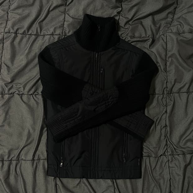 아르마니 익스체인지 하이브리드 하이넥 니트 집업 자켓