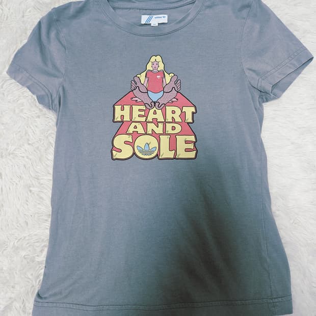 ☆빈티지아디다스☆하트 앤 솔 그래픽 티셔츠