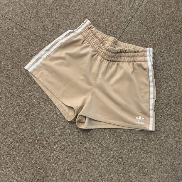 아디다스 우먼 쇼츠