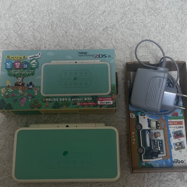 닌텐도 2DS XL 튀어나와요 동물의 숲 에디션