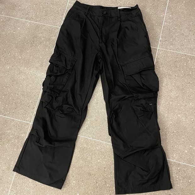 Yiyae Slant Structure 카고 팬츠 블랙 m