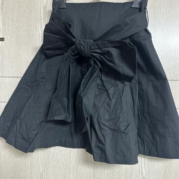 JIAKIM 브랜드의 블랙 리본 스커트