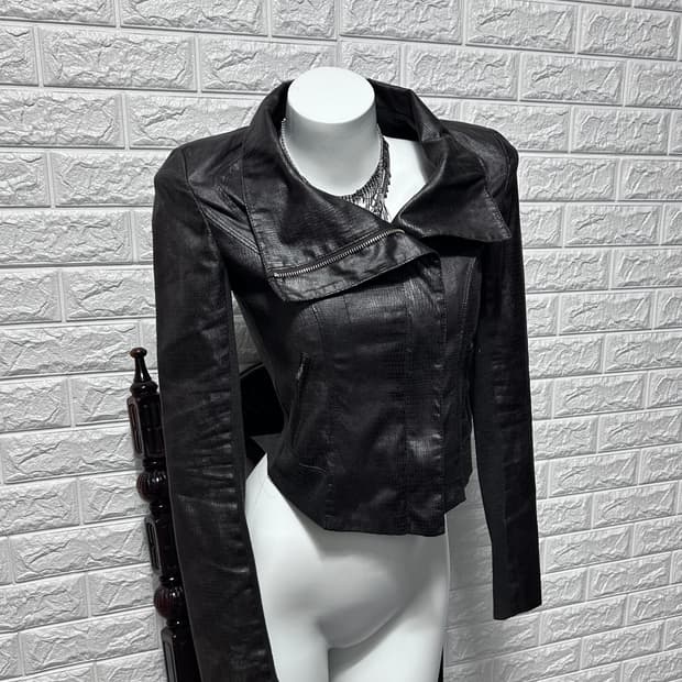 파이톤 드레이프 하이넥 레더 자켓