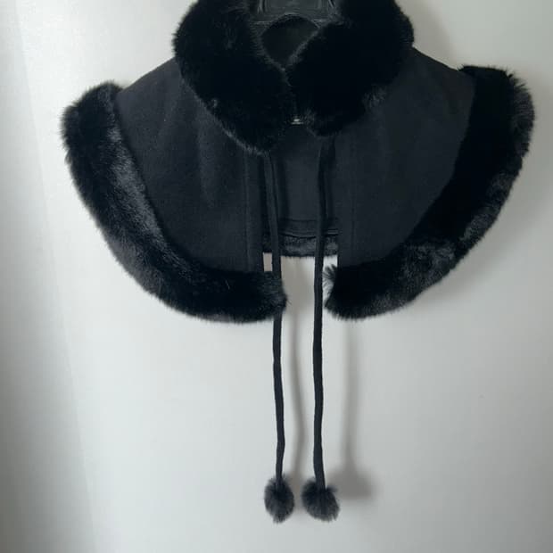 퍼 트리밍 넥 케이프 넥워머