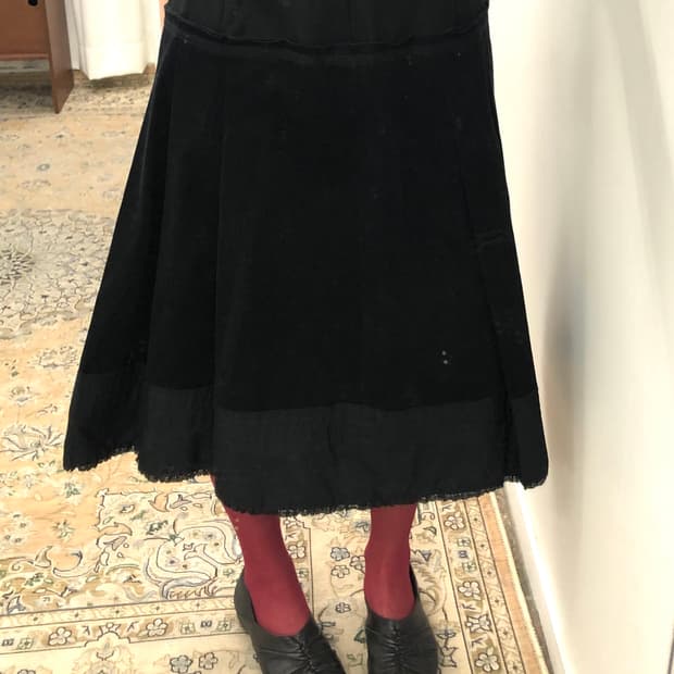 블랙 미디 스커트