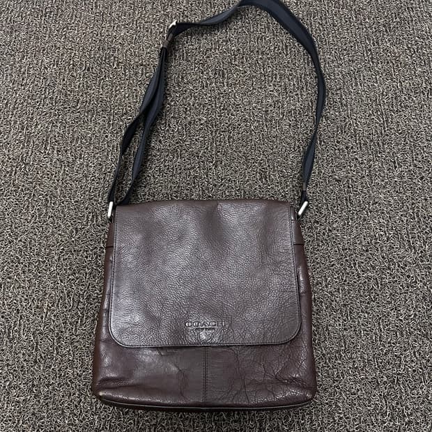 COACH 코치 남성 크로스백 브라운 가죽가방