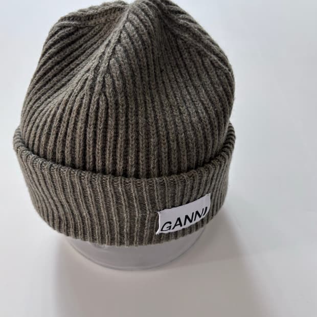 Ganni 가니 카키 울 비니