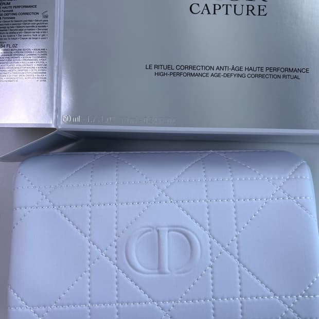 디올 화이트퀄팅 파우치