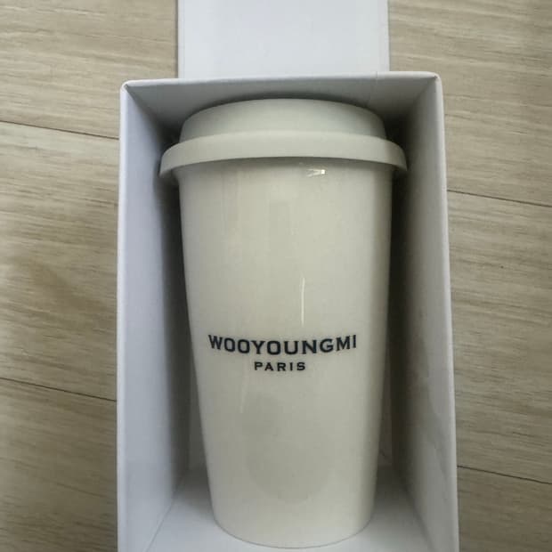 우영미 화이트 로고 텀블러 컵