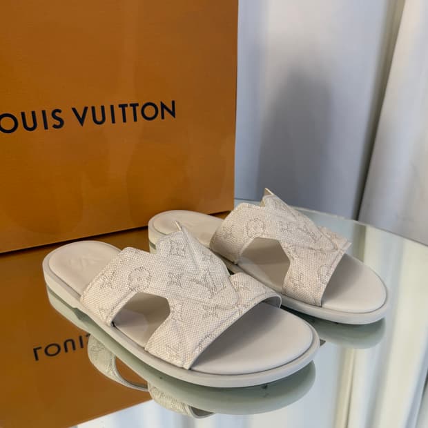 (6) 루이비통 모노그램 오프화이트 오아시스 뮬 슬리퍼 