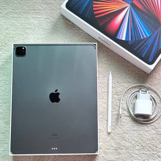 아이패드 프로 5세대 12.9 256기가 풀박 + 아이펜슬