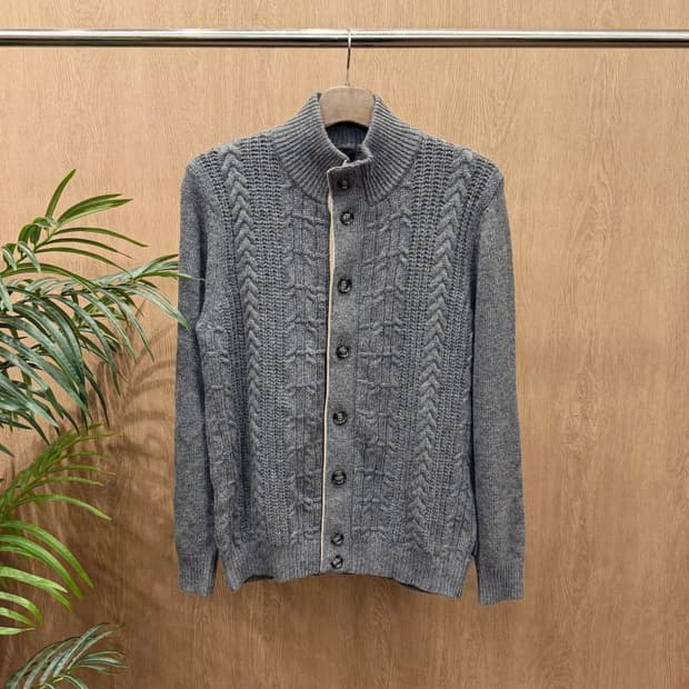 헨리 코튼 하이넥 케이블 니트 가디건 버튼업 디테일 레귤러핏 그레이