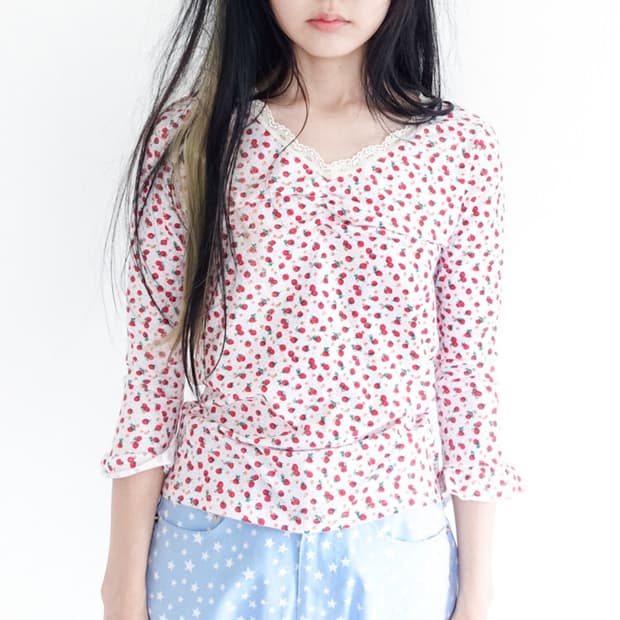 샵페어리 little strawberry lace top (ivory)