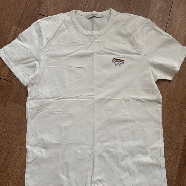 메종키츠네 레인보우 폭스 자수 반팔티 팝니다