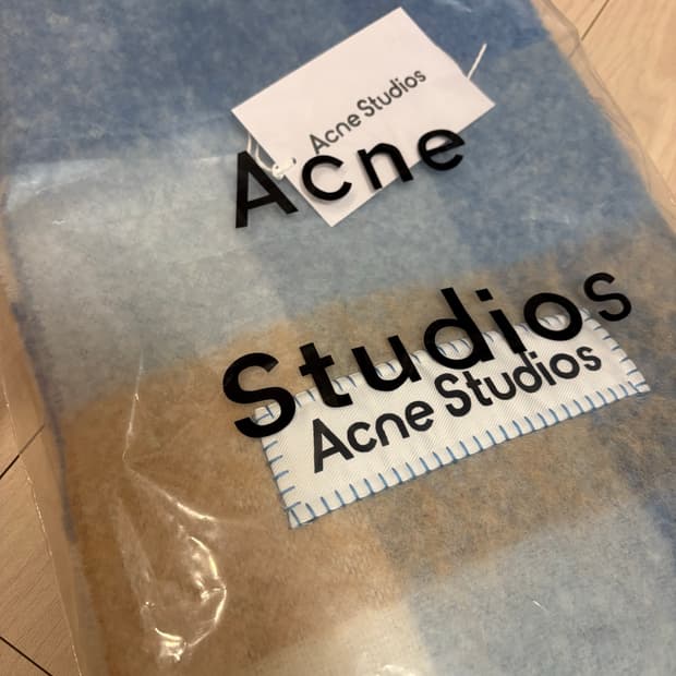 [새상품급] 아크네 스튜디오 모헤어 머플러 파스텔 블루 베이지