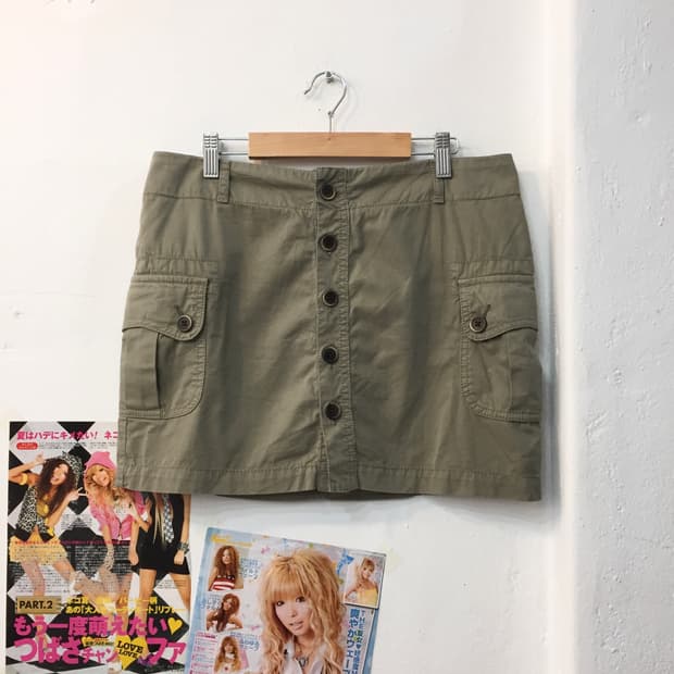 버튼 카키 카고 스커트