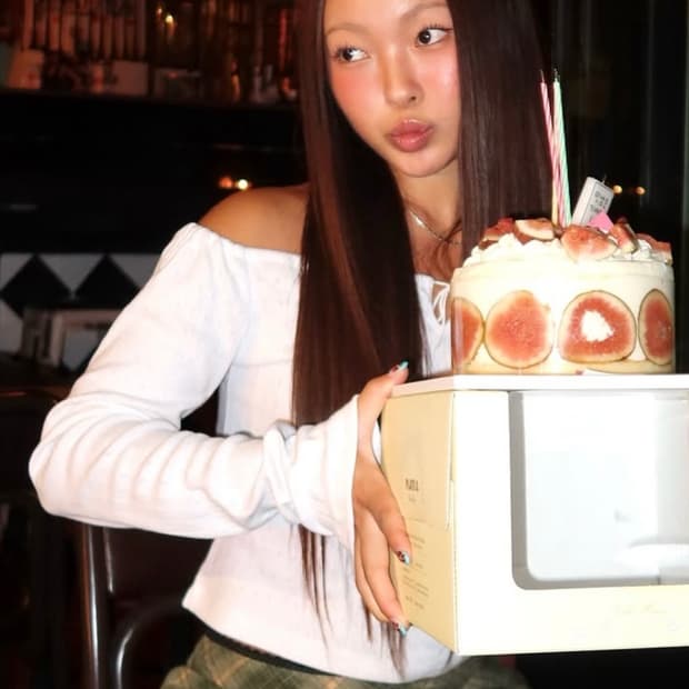 [큐리티] C EYELET RIBBON TIED T_WHITE