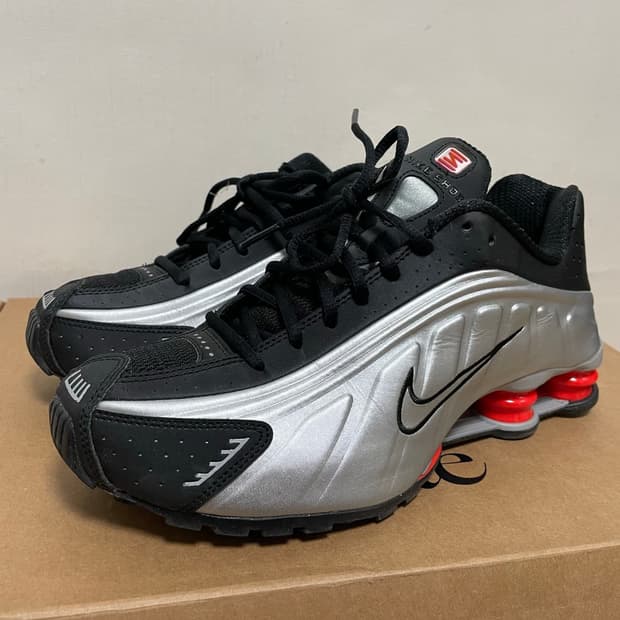 나이키 샥스 r4  블랙메탈릭실버/270