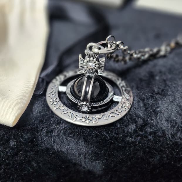 비비안웨스트우드 블랙 orb 목걸이