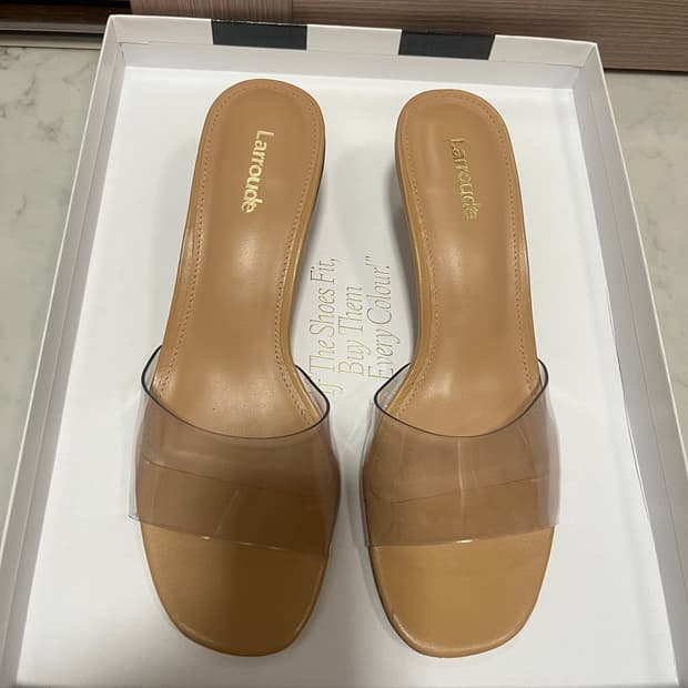 Larroude pvc샌들 36사이즈