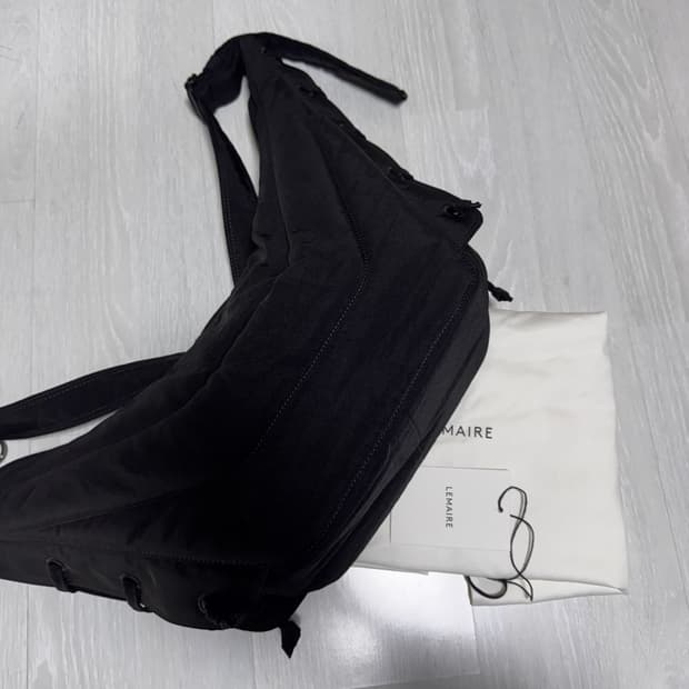 르메르 소프트 게임백 미디움 다크초콜릿 색상 팝니다!