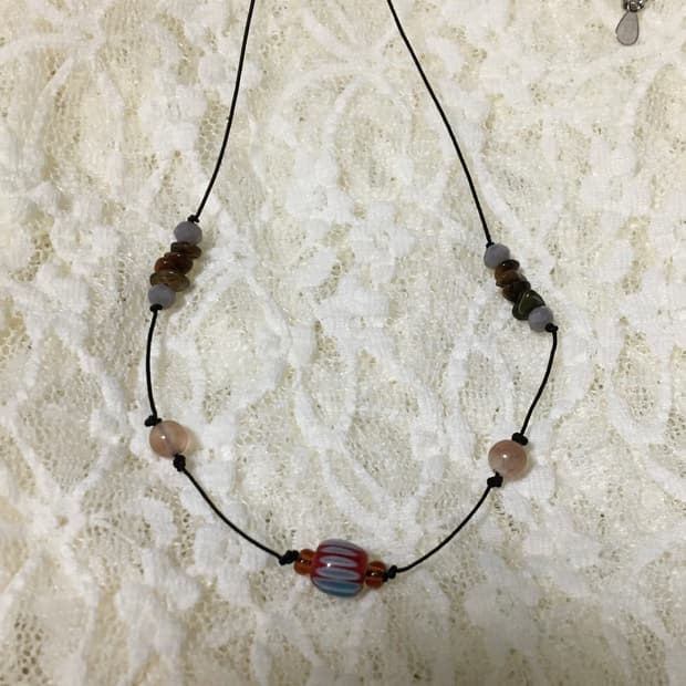 원석 비즈 끈목걸이