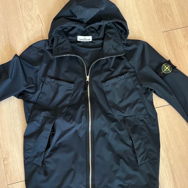 스톤아일랜드 바람막이