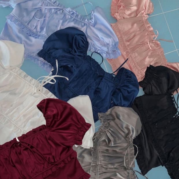 페일제이드 퍼프 새틴 블라우스 흰색