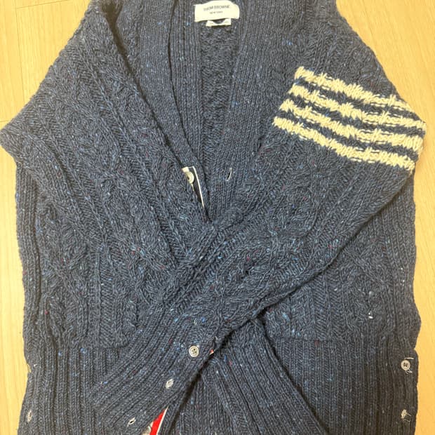 톰브라운 케이블 가디건