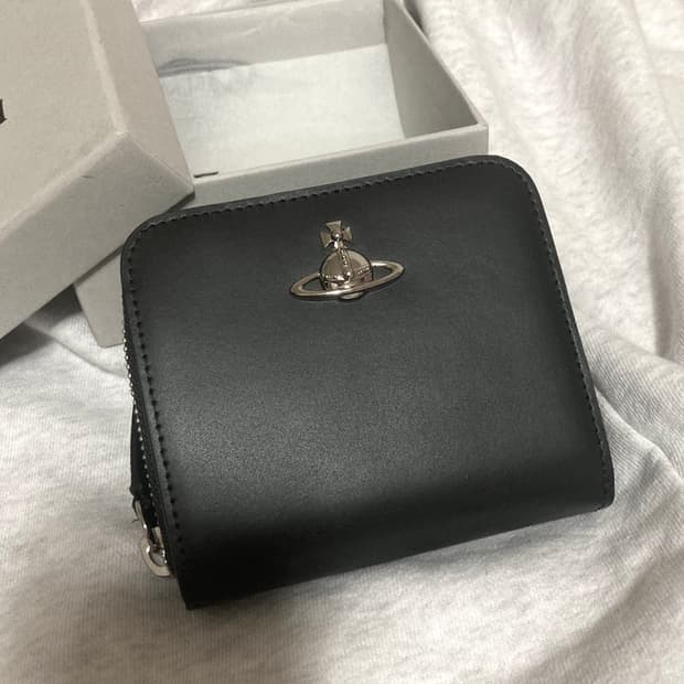 비비안웨스트우드 블랙 지퍼 반지갑