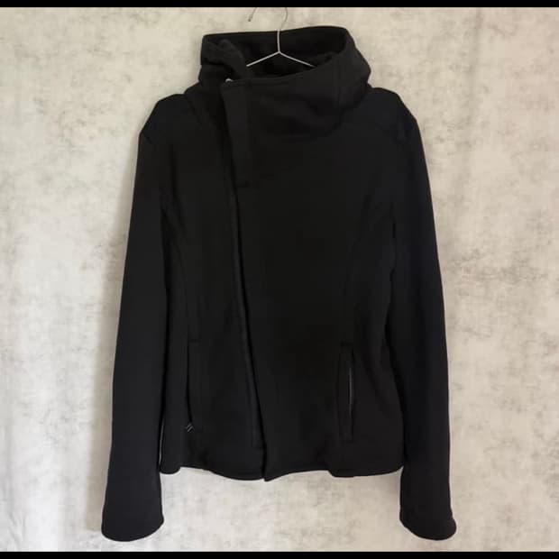 비리디 안느 사선 집업 viridi anne