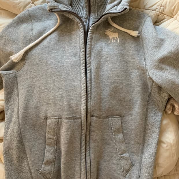 아베크롬비 머슬핏 그레이 하이넥 후드집업 팔아요🩶 착샷O