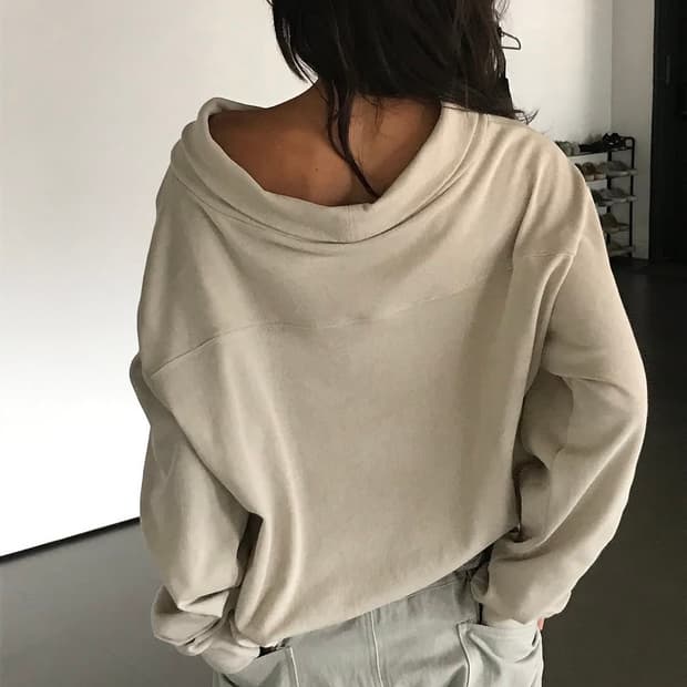 아모르샤이 라인 스웻셔츠