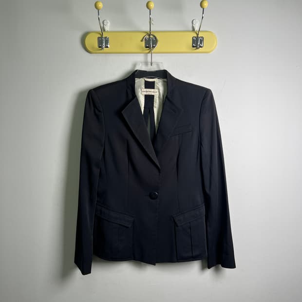 엠포리오 아르마니 오픈 백 핀스트라이프 블레이저 40