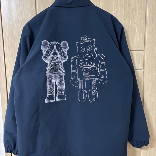 유니클로 UT x 카우스 x 워홀 코치 자켓 네이비