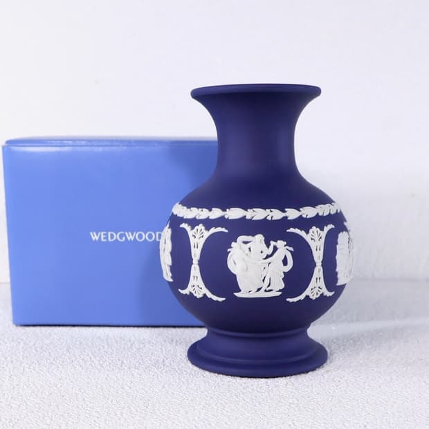 [영국앤틱](한정)웨지우드 제스퍼웨어 다크블루 긴목 베이스 화병_1