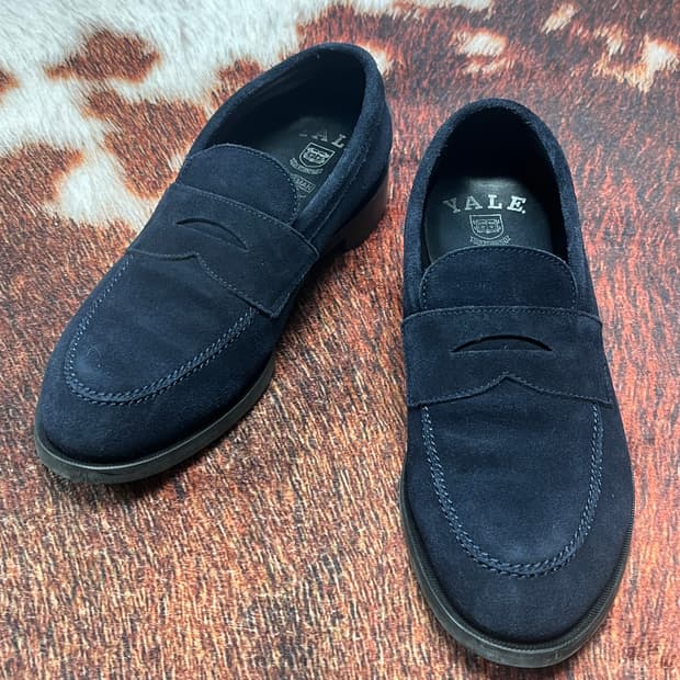 [270] 포스트맨 x 예일 스웨이드 페니 로퍼 네이비