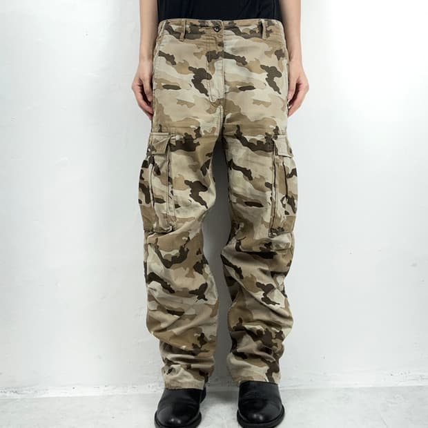 Levi’s Desert Camouflage Cargo Pants 리