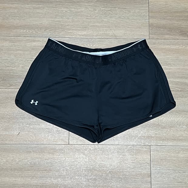 언더아머 숏팬츠