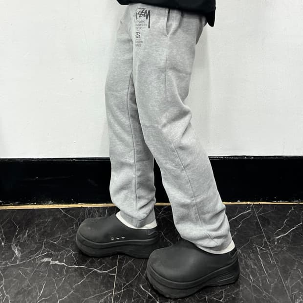 스투시 월드투어 조거 스웻 팬츠 그레이
