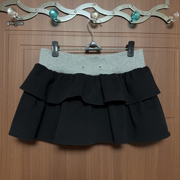 에이블리 지그재그 공겜여주 블랙 밴딩 트레이닝 프릴 캉캉 미니스커트