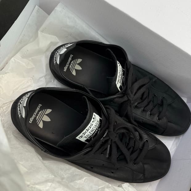 발렌시아가 아디다스 스탠스미스 블랙 43사이즈