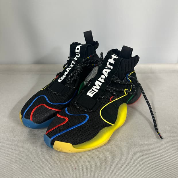 아디다스 크레이지 BYW X 퍼렐윌리엄스 스니커즈