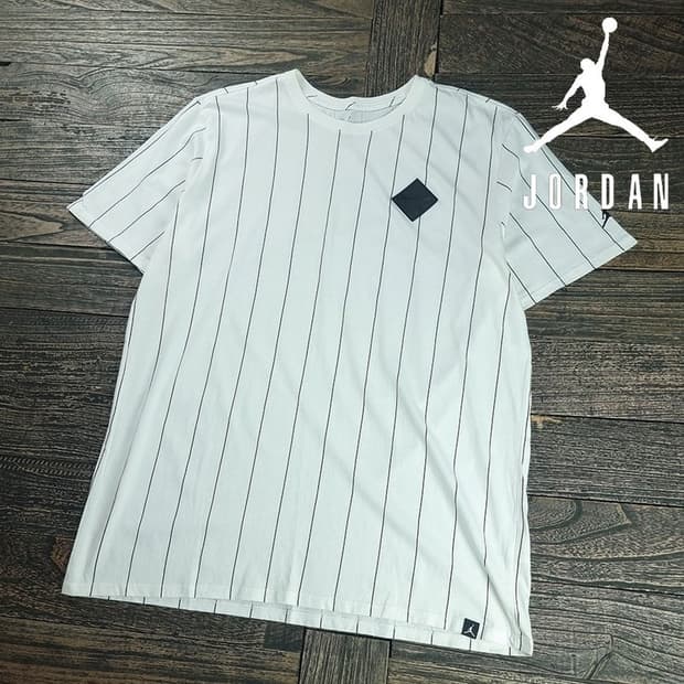 [나이키 조던] 반팔 로고 패치 스트라이프 반팔티 화이트 M20193