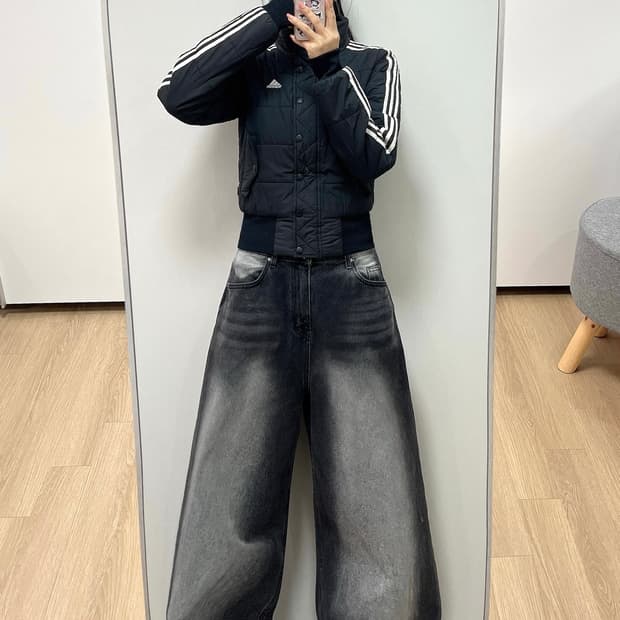 아디다스 딱붙핏 크롭 블랙 숏패딩