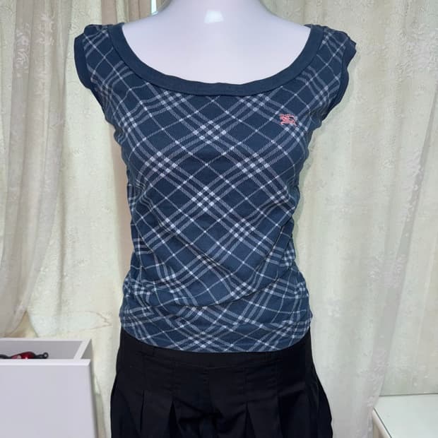 Burberry shirring U-line sleeveless