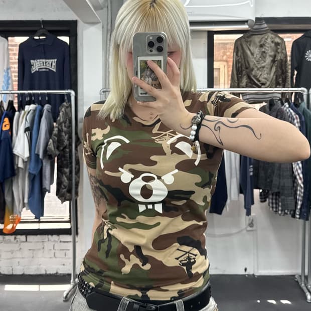 히스테릭 글래머 퍽베어 카모 티셔츠