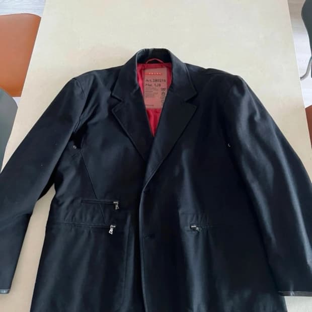 프라다 블레이저 52