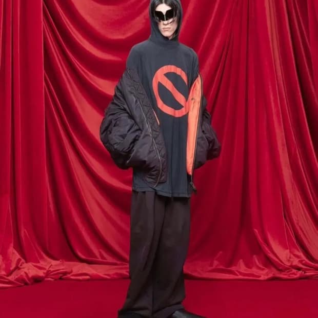 발렌시아가 비프렌드 반팔 티 + 키링 목걸이 리미티드