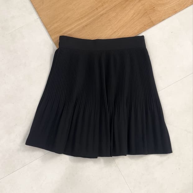 Pleats short skirt